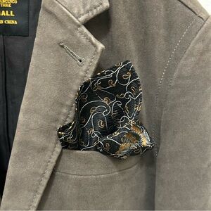 Embroidered silk pocket square. Elegant black/gold paisley pattern.